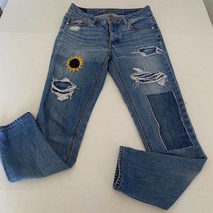 American Eagle Tomgirl Straight Leg Sunflower Crochet Distressed Denim Sz 00